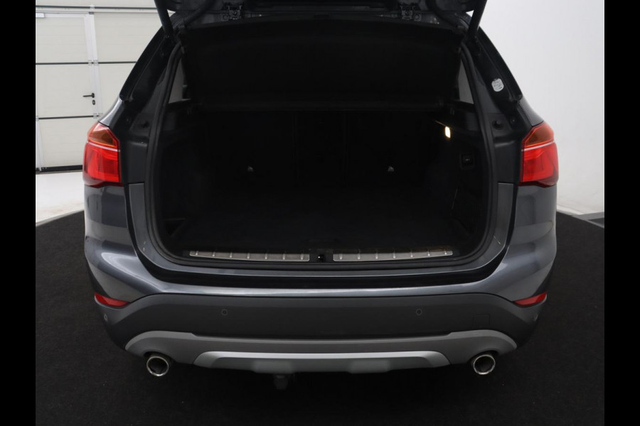 BMW X1 xDrive20i High Executive | Trekhaak | LED | Stoelverwarming | Keyless | Camera |