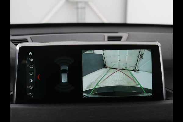 BMW X1 xDrive20i High Executive | Trekhaak | LED | Stoelverwarming | Keyless | Camera |