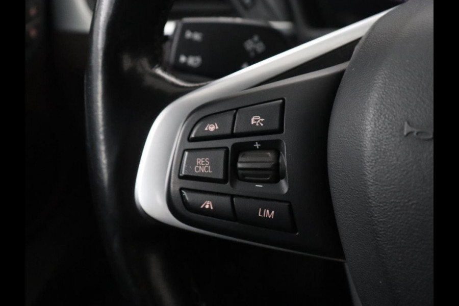 BMW X1 xDrive20i High Executive | Trekhaak | LED | Stoelverwarming | Keyless | Camera |