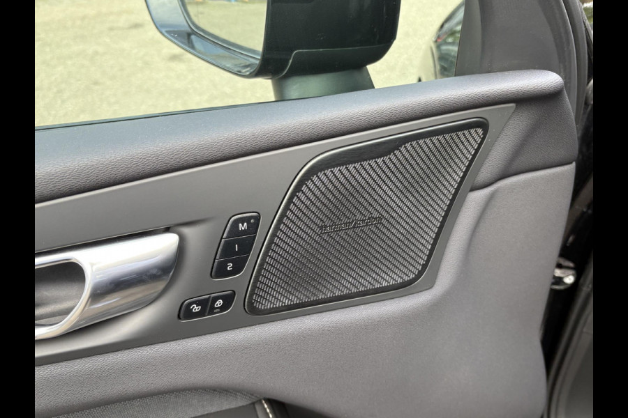 Volvo XC60 2.0 T6 Plug-in hybrid AWD Plus Dark DEALER ONDERHOUDEN | HARMAN/KADON | 360° GRADEN CAM. | STOEL/STUUR VERWARMING | APPLE CARPLAY./ANDROID AUTO | ELEKTRISCHE TREKHAAK