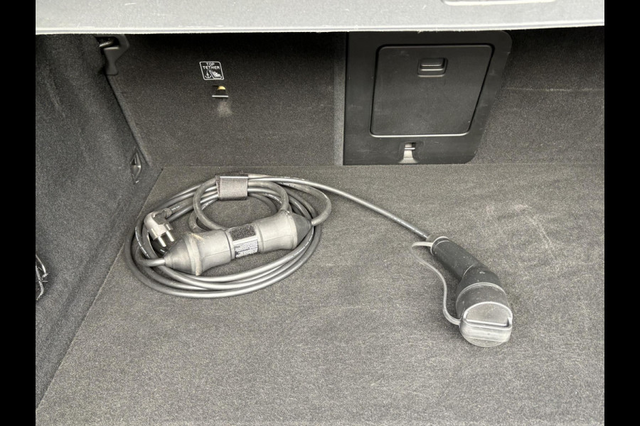 Volvo XC60 2.0 T6 Plug-in hybrid AWD Plus Dark DEALER ONDERHOUDEN | HARMAN/KADON | 360° GRADEN CAM. | STOEL/STUUR VERWARMING | APPLE CARPLAY./ANDROID AUTO | ELEKTRISCHE TREKHAAK