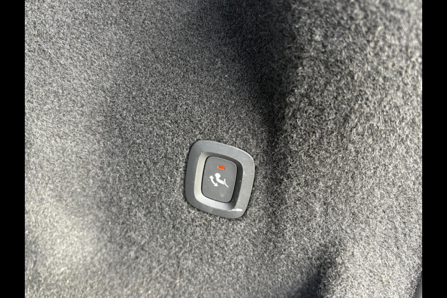 Volvo XC60 2.0 T6 Plug-in hybrid AWD Plus Dark DEALER ONDERHOUDEN | HARMAN/KADON | 360° GRADEN CAM. | STOEL/STUUR VERWARMING | APPLE CARPLAY./ANDROID AUTO | ELEKTRISCHE TREKHAAK