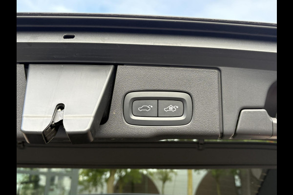 Volvo XC60 2.0 T6 Plug-in hybrid AWD Plus Dark DEALER ONDERHOUDEN | HARMAN/KADON | 360° GRADEN CAM. | STOEL/STUUR VERWARMING | APPLE CARPLAY./ANDROID AUTO | ELEKTRISCHE TREKHAAK