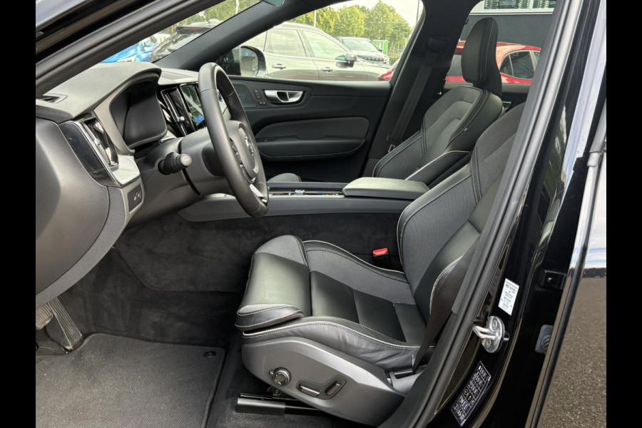 Volvo XC60 2.0 T6 Plug-in hybrid AWD Plus Dark DEALER ONDERHOUDEN | HARMAN/KADON | 360° GRADEN CAM. | STOEL/STUUR VERWARMING | APPLE CARPLAY./ANDROID AUTO | ELEKTRISCHE TREKHAAK