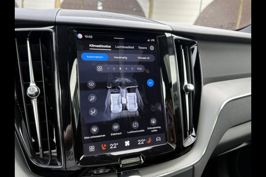 Volvo XC60 2.0 T6 Plug-in hybrid AWD Plus Dark DEALER ONDERHOUDEN | HARMAN/KADON | 360° GRADEN CAM. | STOEL/STUUR VERWARMING | APPLE CARPLAY./ANDROID AUTO | ELEKTRISCHE TREKHAAK