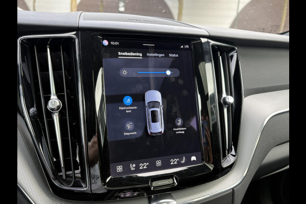 Volvo XC60 2.0 T6 Plug-in hybrid AWD Plus Dark DEALER ONDERHOUDEN | HARMAN/KADON | 360° GRADEN CAM. | STOEL/STUUR VERWARMING | APPLE CARPLAY./ANDROID AUTO | ELEKTRISCHE TREKHAAK