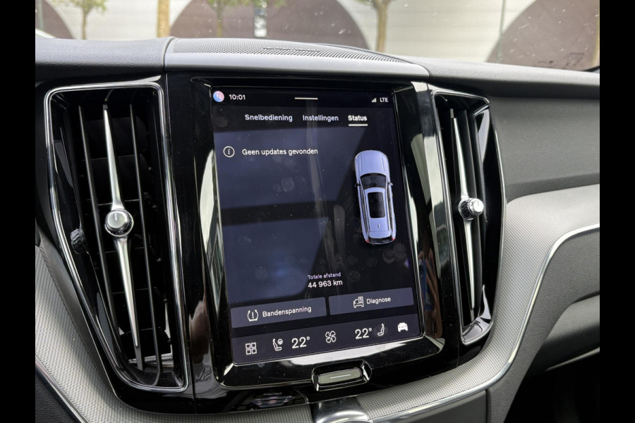 Volvo XC60 2.0 T6 Plug-in hybrid AWD Plus Dark DEALER ONDERHOUDEN | HARMAN/KADON | 360° GRADEN CAM. | STOEL/STUUR VERWARMING | APPLE CARPLAY./ANDROID AUTO | ELEKTRISCHE TREKHAAK