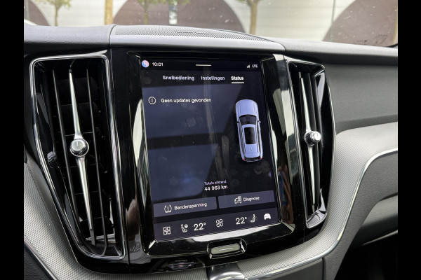 Volvo XC60 2.0 T6 Plug-in hybrid AWD Plus Dark DEALER ONDERHOUDEN | HARMAN/KADON | 360° GRADEN CAM. | STOEL/STUUR VERWARMING | APPLE CARPLAY./ANDROID AUTO | ELEKTRISCHE TREKHAAK