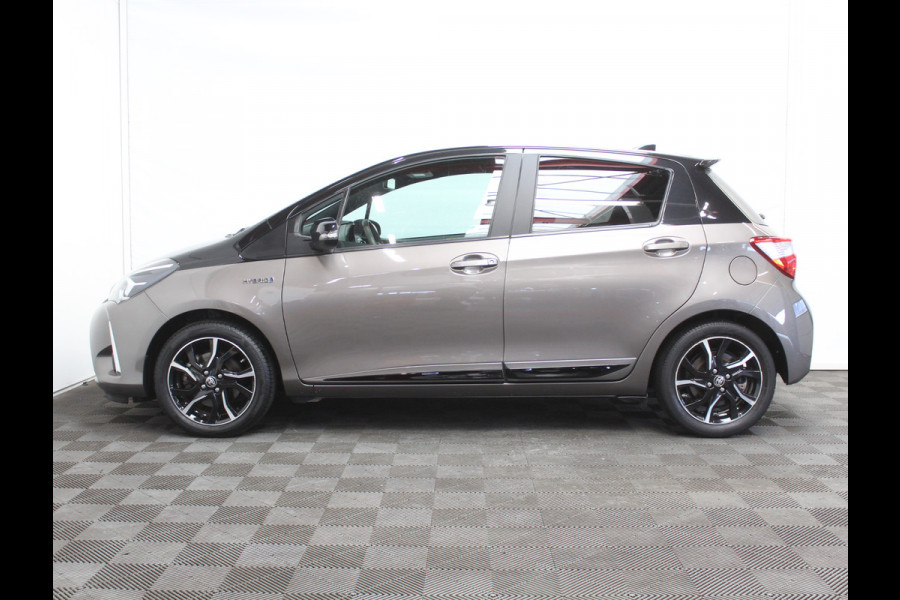 Toyota Yaris 1.5 Hybrid Bi-Tone Plus CLIMATE | LMV16 | AFNBTREKHAAK | CRUISE | LED | NAVI | CAMERA | PANODAK