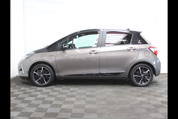 Toyota Yaris 1.5 Hybrid Bi-Tone Plus CLIMATE | LMV16 | AFNBTREKHAAK | CRUISE | LED | NAVI | CAMERA | PANODAK