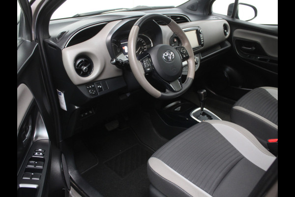 Toyota Yaris 1.5 Hybrid Bi-Tone Plus CLIMATE | LMV16 | AFNBTREKHAAK | CRUISE | LED | NAVI | CAMERA | PANODAK