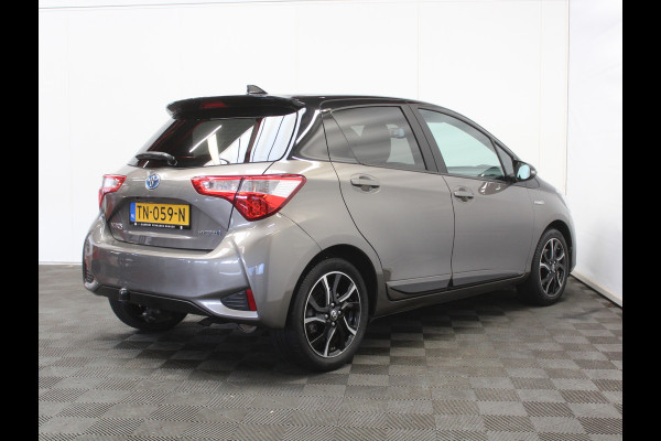Toyota Yaris 1.5 Hybrid Bi-Tone Plus CLIMATE | LMV16 | AFNBTREKHAAK | CRUISE | LED | NAVI | CAMERA | PANODAK