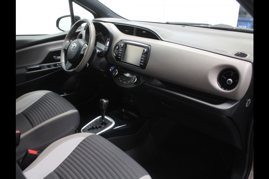 Toyota Yaris 1.5 Hybrid Bi-Tone Plus CLIMATE | LMV16 | AFNBTREKHAAK | CRUISE | LED | NAVI | CAMERA | PANODAK