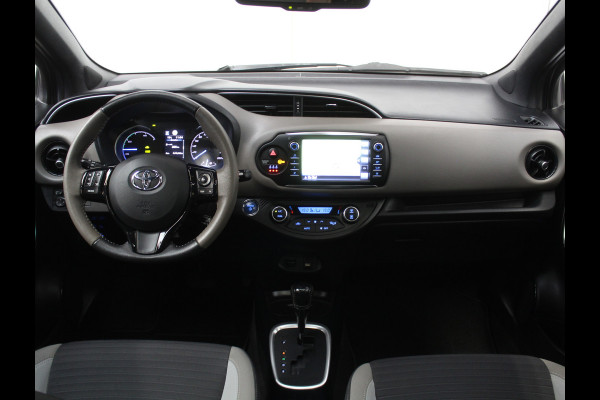 Toyota Yaris 1.5 Hybrid Bi-Tone Plus CLIMATE | LMV16 | AFNBTREKHAAK | CRUISE | LED | NAVI | CAMERA | PANODAK