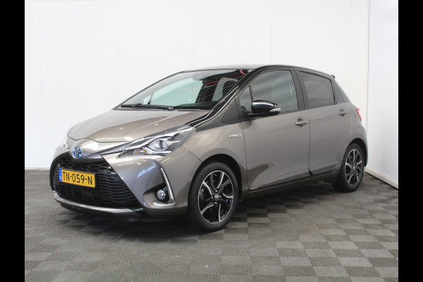 Toyota Yaris 1.5 Hybrid Bi-Tone Plus CLIMATE | LMV16 | AFNBTREKHAAK | CRUISE | LED | NAVI | CAMERA | PANODAK