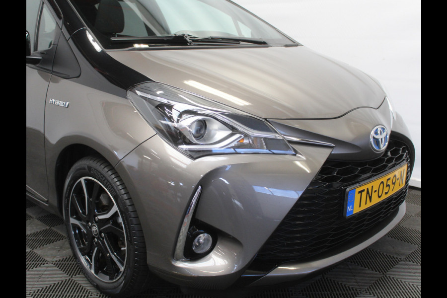 Toyota Yaris 1.5 Hybrid Bi-Tone Plus CLIMATE | LMV16 | AFNBTREKHAAK | CRUISE | LED | NAVI | CAMERA | PANODAK