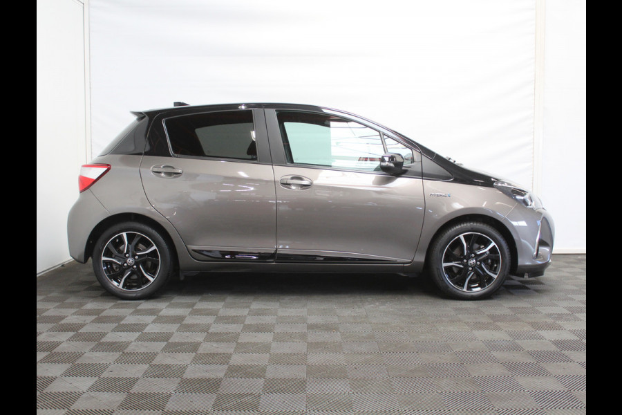 Toyota Yaris 1.5 Hybrid Bi-Tone Plus CLIMATE | LMV16 | AFNBTREKHAAK | CRUISE | LED | NAVI | CAMERA | PANODAK