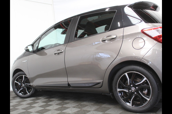Toyota Yaris 1.5 Hybrid Bi-Tone Plus CLIMATE | LMV16 | AFNBTREKHAAK | CRUISE | LED | NAVI | CAMERA | PANODAK