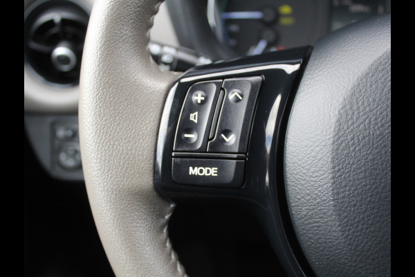 Toyota Yaris 1.5 Hybrid Bi-Tone Plus CLIMATE | LMV16 | AFNBTREKHAAK | CRUISE | LED | NAVI | CAMERA | PANODAK