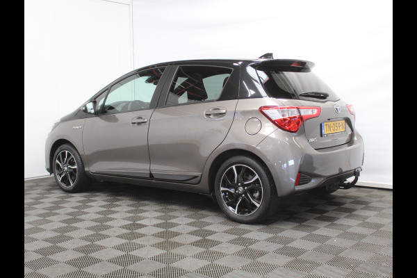 Toyota Yaris 1.5 Hybrid Bi-Tone Plus CLIMATE | LMV16 | AFNBTREKHAAK | CRUISE | LED | NAVI | CAMERA | PANODAK