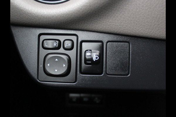 Toyota Yaris 1.5 Hybrid Bi-Tone Plus CLIMATE | LMV16 | AFNBTREKHAAK | CRUISE | LED | NAVI | CAMERA | PANODAK