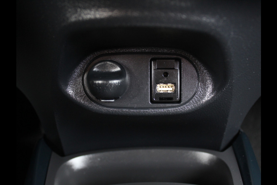 Toyota Yaris 1.5 Hybrid Bi-Tone Plus CLIMATE | LMV16 | AFNBTREKHAAK | CRUISE | LED | NAVI | CAMERA | PANODAK