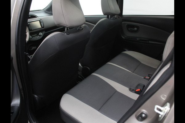Toyota Yaris 1.5 Hybrid Bi-Tone Plus CLIMATE | LMV16 | AFNBTREKHAAK | CRUISE | LED | NAVI | CAMERA | PANODAK