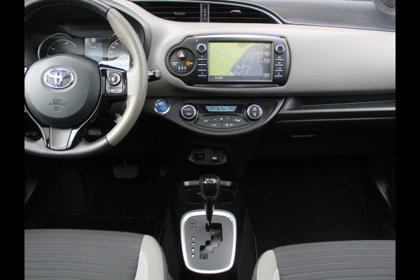 Toyota Yaris 1.5 Hybrid Bi-Tone Plus CLIMATE | LMV16 | AFNBTREKHAAK | CRUISE | LED | NAVI | CAMERA | PANODAK