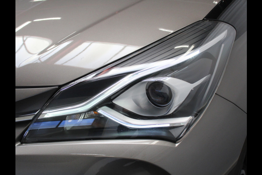 Toyota Yaris 1.5 Hybrid Bi-Tone Plus CLIMATE | LMV16 | AFNBTREKHAAK | CRUISE | LED | NAVI | CAMERA | PANODAK
