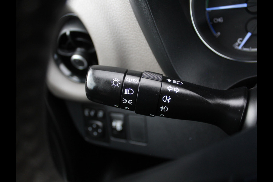 Toyota Yaris 1.5 Hybrid Bi-Tone Plus CLIMATE | LMV16 | AFNBTREKHAAK | CRUISE | LED | NAVI | CAMERA | PANODAK