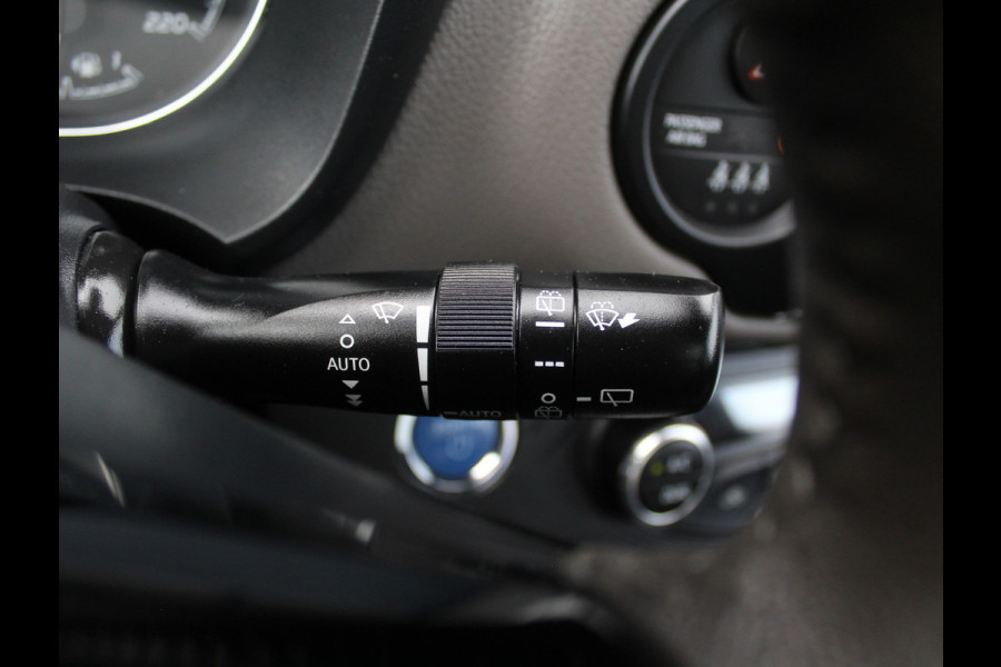 Toyota Yaris 1.5 Hybrid Bi-Tone Plus CLIMATE | LMV16 | AFNBTREKHAAK | CRUISE | LED | NAVI | CAMERA | PANODAK