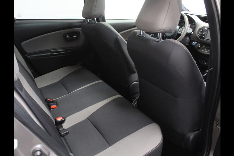 Toyota Yaris 1.5 Hybrid Bi-Tone Plus CLIMATE | LMV16 | AFNBTREKHAAK | CRUISE | LED | NAVI | CAMERA | PANODAK