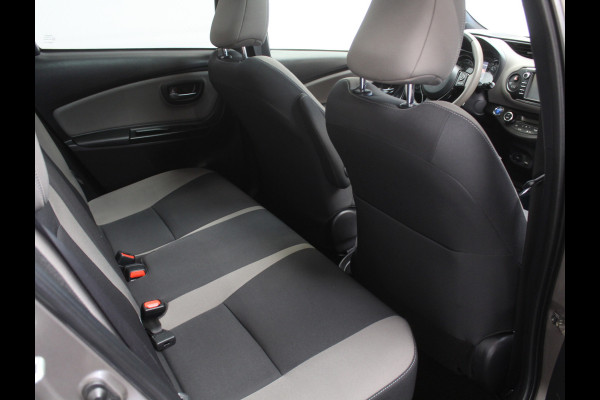 Toyota Yaris 1.5 Hybrid Bi-Tone Plus CLIMATE | LMV16 | AFNBTREKHAAK | CRUISE | LED | NAVI | CAMERA | PANODAK