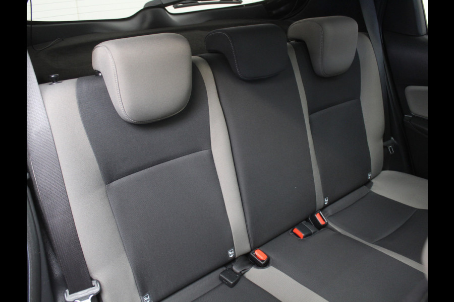 Toyota Yaris 1.5 Hybrid Bi-Tone Plus CLIMATE | LMV16 | AFNBTREKHAAK | CRUISE | LED | NAVI | CAMERA | PANODAK
