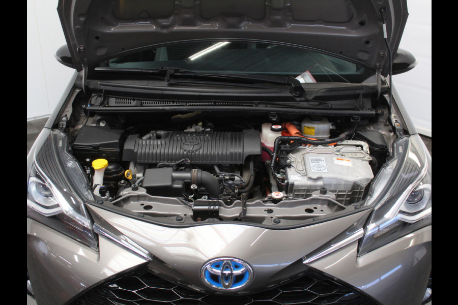 Toyota Yaris 1.5 Hybrid Bi-Tone Plus CLIMATE | LMV16 | AFNBTREKHAAK | CRUISE | LED | NAVI | CAMERA | PANODAK
