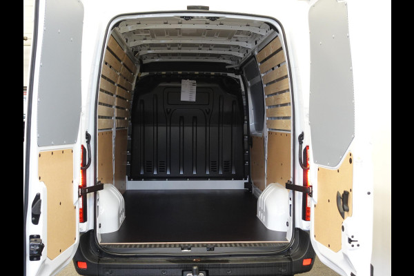 Renault Master T33 2.3 dCi 135PK L2H2 BPM VRIJ! Airco Cruise control Parkeersensoren Navigatie Trekhaak