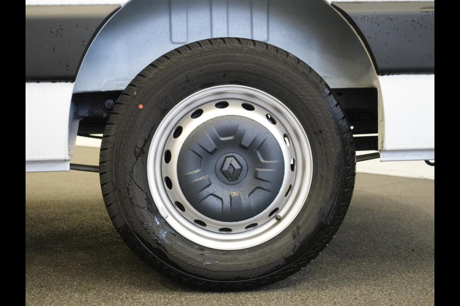 Renault Master T33 2.3 dCi 135PK L2H2 BPM VRIJ! Airco Cruise control Parkeersensoren Navigatie Trekhaak