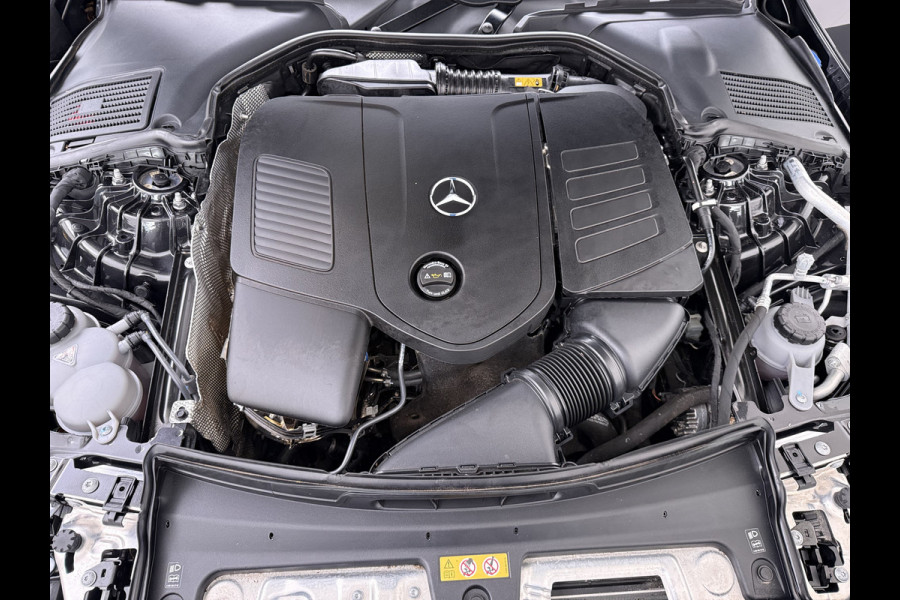 Mercedes-Benz C-Klasse 300e AMG // SoH 99% // Trekhaak // Memory // 360 Camera // Keyless // Elek. Achterklep // Digital Light // Privacy Glass // Carp