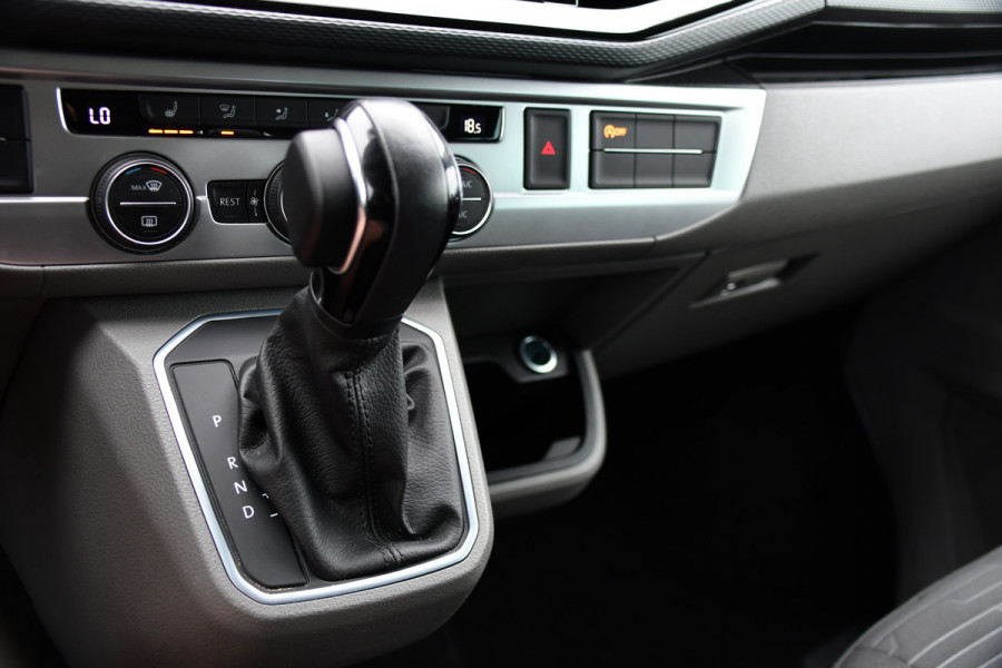 Volkswagen Transporter 2.0 TDI L2H1 32 DC Caravelle Virtual, Adaptieve Cruise, Carplay, LED, 204pk, Stoelverwarming, Clima, Automaat, 2 x Schuifdeur, Multimedia, Uniek!
