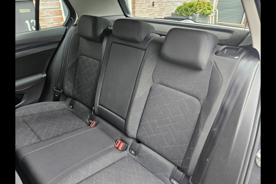 Volkswagen Golf 1.0 TSI Life Business Lesauto! Trekhaak! Nette Staat! Carplay! Navigatie! LED!