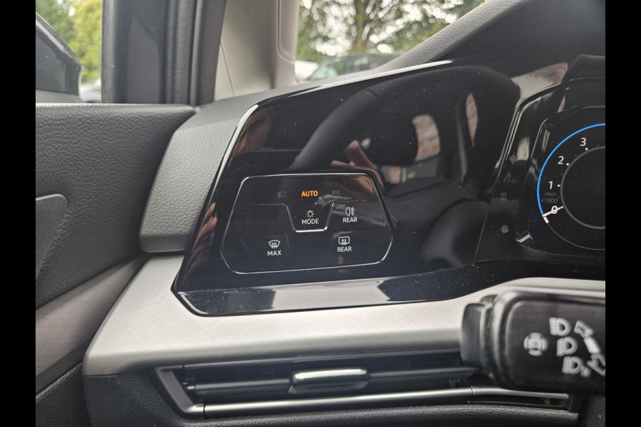 Volkswagen Golf 1.0 TSI Life Business Lesauto! Trekhaak! Nette Staat! Carplay! Navigatie! LED!