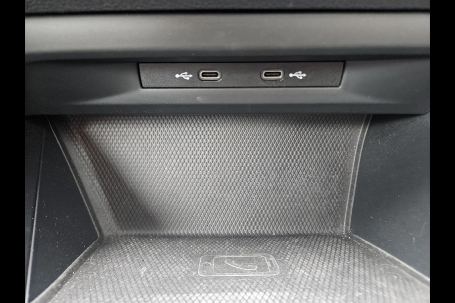 Volkswagen Golf 1.0 TSI Life Business Lesauto! Trekhaak! Nette Staat! Carplay! Navigatie! LED!