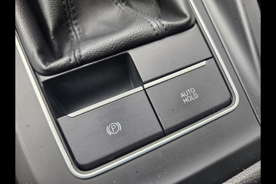 Volkswagen Golf 1.0 TSI Life Business Lesauto! Trekhaak! Nette Staat! Carplay! Navigatie! LED!