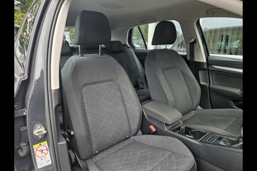 Volkswagen Golf 1.0 TSI Life Business Lesauto! Trekhaak! Nette Staat! Carplay! Navigatie! LED!