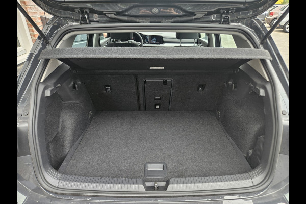 Volkswagen Golf 1.0 TSI Life Business Lesauto! Trekhaak! Nette Staat! Carplay! Navigatie! LED!
