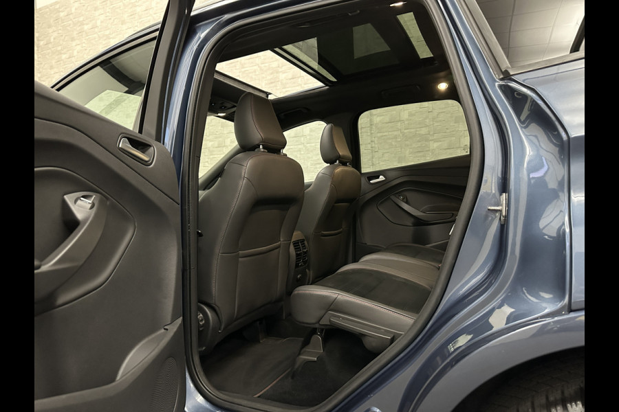 Ford Kuga 1.5 EcoBoost 150PK ST Line | Panorama | Trekhaak 2000kg Trekgewicht! | Navigatie | Carplay | Climate Control | Verwarmde Voorruit | Cruise Control | 18 inch | Getint Glas | Keyless-Start |
