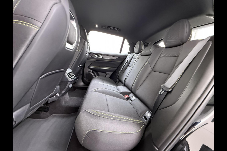 Lynk & Co 01 1.5 Core VAN: € 36.900- VOOR: € 33.330,- UW HERFSTVOORDEEL: € 3.570,-  | NIEUW MODEL! | FABRIEKSGARANTIE T/M 2030! | CAMERA| STOELVERWARMING| APPLE CARPLAY| ADAPTIVE CRUISE CONTROL|