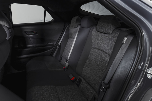 Toyota C-HR 1.8 Hybrid 140 Dynamic | Dig. Cockpit | Adapt. Cruise | Winterpakket | PDC | Camera | NAV + App. Connect | ECC | DAB | LM 18" | 2989