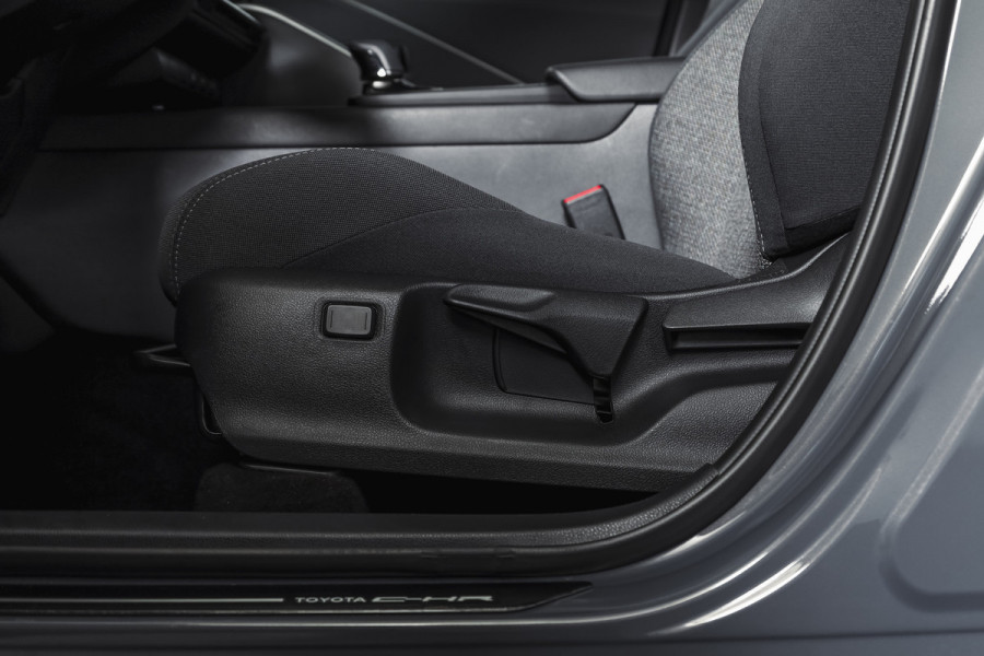 Toyota C-HR 1.8 Hybrid 140 Dynamic | Dig. Cockpit | Adapt. Cruise | Winterpakket | PDC | Camera | NAV + App. Connect | ECC | DAB | LM 18" | 2989