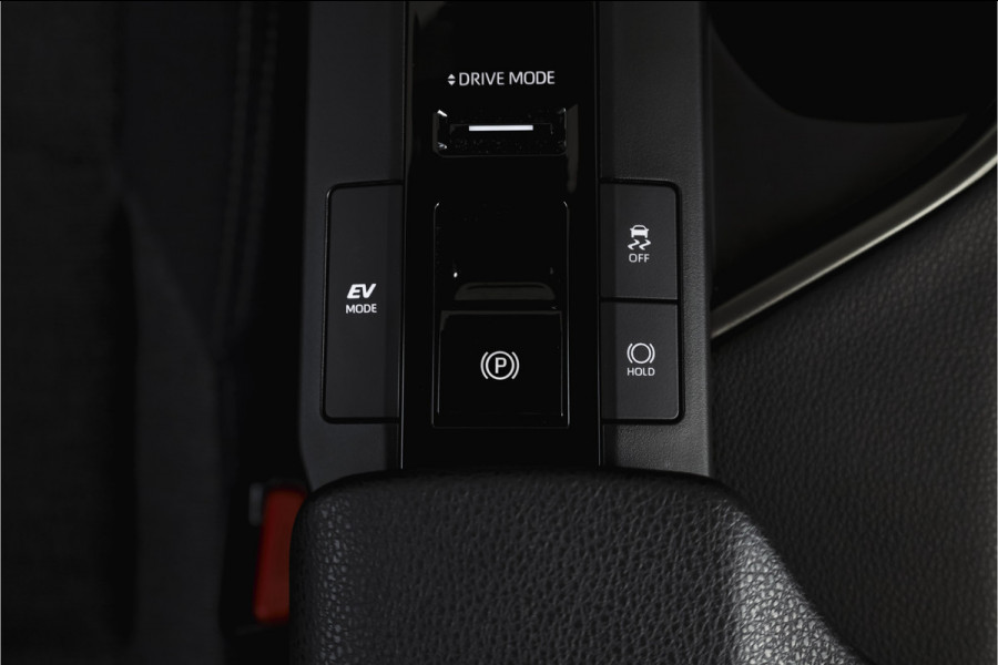 Toyota C-HR 1.8 Hybrid 140 Dynamic | Dig. Cockpit | Adapt. Cruise | Winterpakket | PDC | Camera | NAV + App. Connect | ECC | DAB | LM 18" | 2989